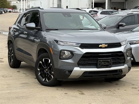 Used 2021 Chevrolet TrailBlazer LT w/ Convenience Package image 2