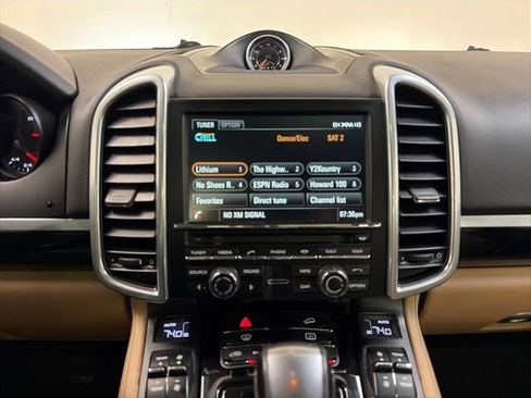Used 2016 Porsche Cayenne w/ Premium Package AWD/4WD image 29