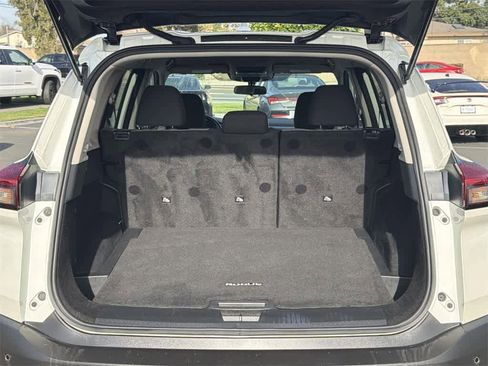 Used 2023 Nissan Rogue SV image 30