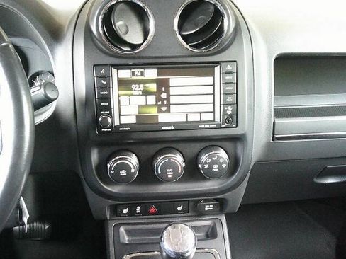 Used 2017 Jeep Patriot High Altitude AWD/4WD image 8