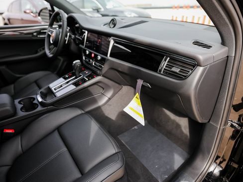 Certified 2026 Porsche Macan S AWD/4WD image 27