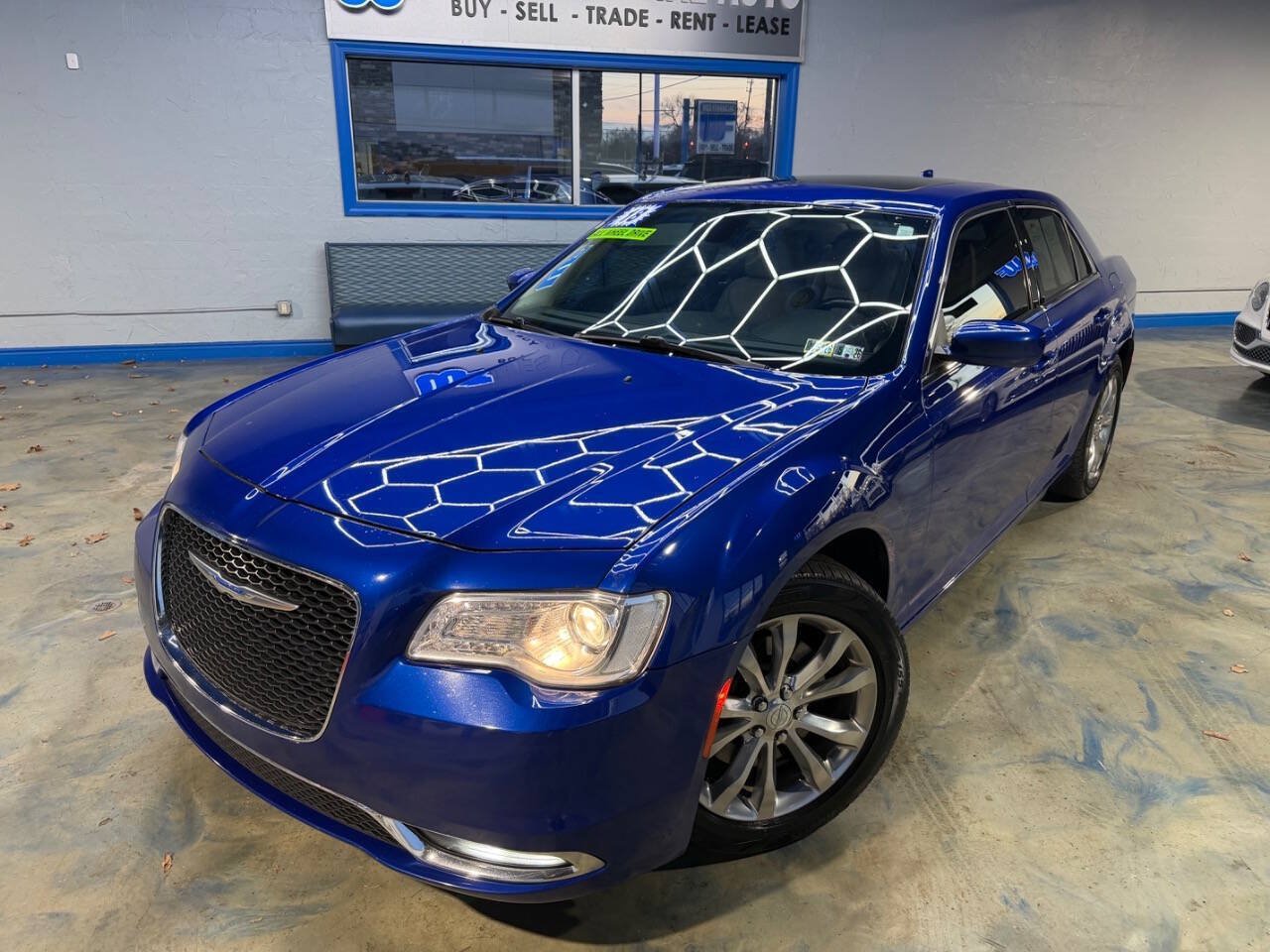 Used 2018 Chrysler 300 Touring L AWD/4WD image 1