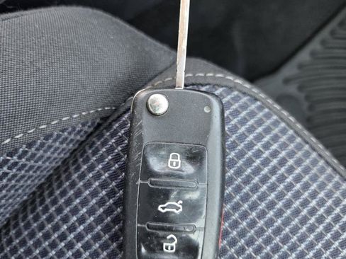 Used 2013 Volkswagen Golf 2-Door FWD image 28