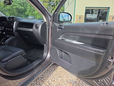 Used 2017 Jeep Compass High Altitude AWD/4WD image 23