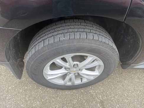 Used 2017 Chevrolet Equinox LT w/ Convenience Package image 3