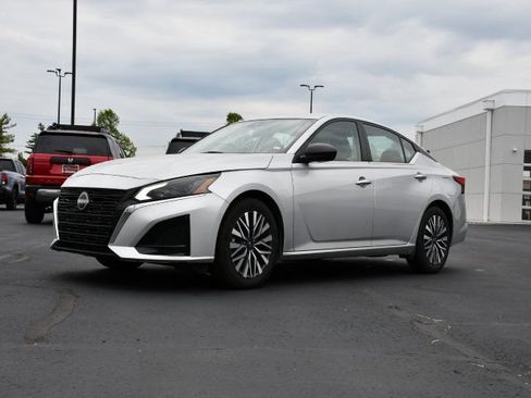 Used 2024 Nissan Altima 2.5 SV FWD image 3