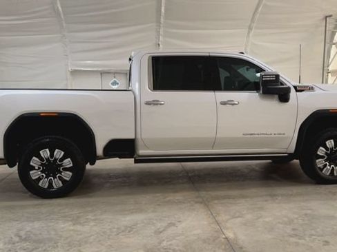 Used 2024 GMC Sierra 2500 Denali w/ Denali Reserve Package AWD/4WD image 5