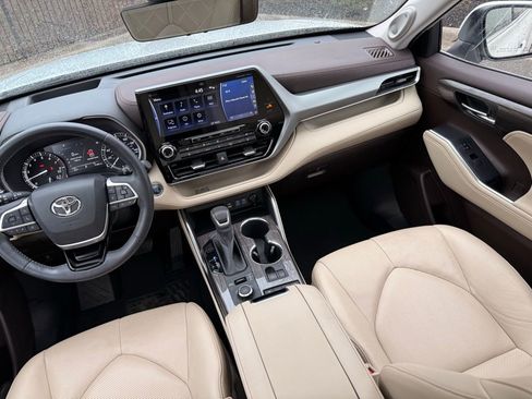 Used 2022 Toyota Highlander Platinum image 34