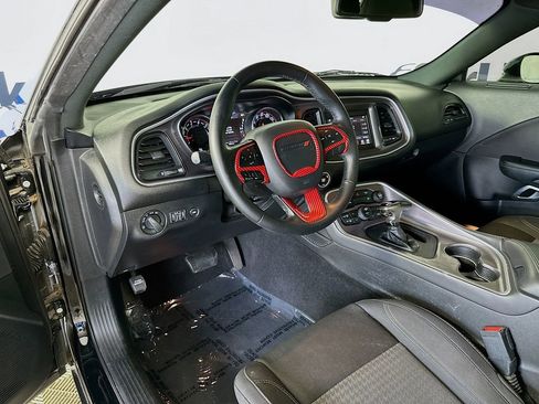 Used 2019 Dodge Challenger SXT RWD image 10
