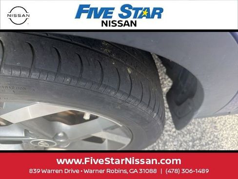 Used 2023 Hyundai Venue Limited FWD image 15