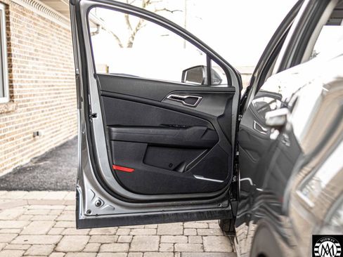 Used 2024 Kia Sportage LX FWD image 33