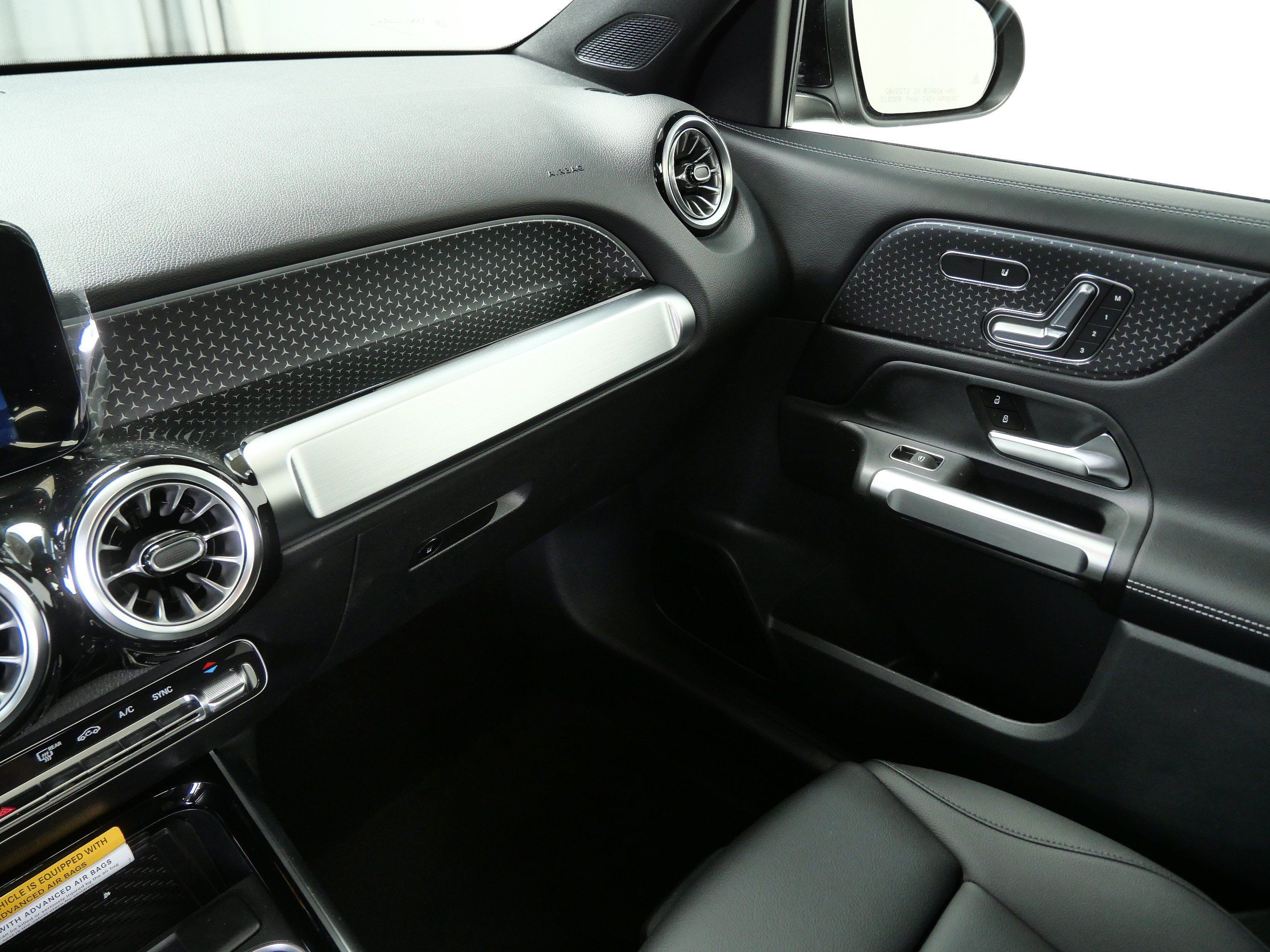New 2026 Mercedes-Benz GLB 250 4MATIC image 11