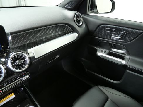 New 2026 Mercedes-Benz GLB 250 4MATIC image 11