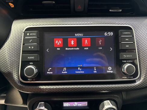 Used 2019 Nissan Kicks SV image 15