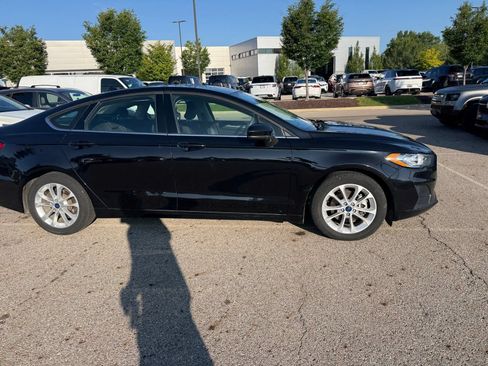 Used 2019 Ford Fusion SE FWD image 4