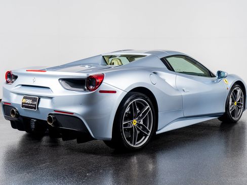 Used 2019 Ferrari 488 Spider image 10