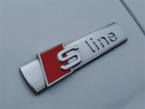 Used 2023 Audi Q8 Premium Plus image 6