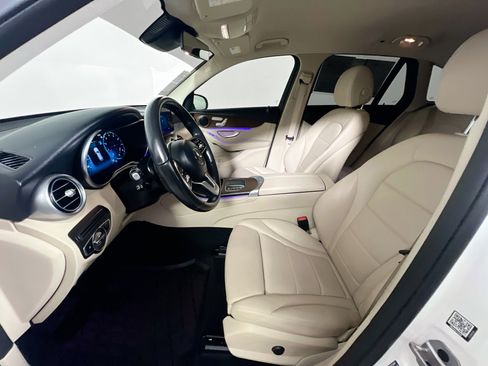 Used 2022 Mercedes-Benz GLC 300 4MATIC w/ Premium Package Lite image 14