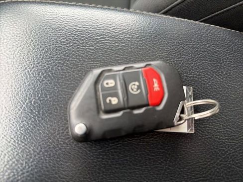 Used 2019 Jeep Wrangler Unlimited Sahara w/ Dual Top Group image 23