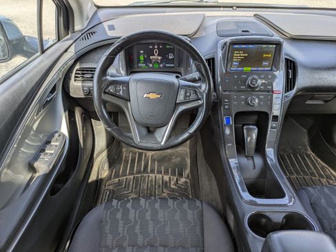 Used 2014 Chevrolet Volt FWD image 16