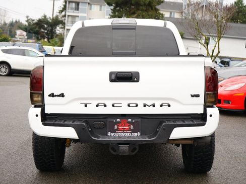 Used 2019 Toyota Tacoma Limited image 4