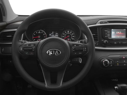 Used 2017 Kia Sorento LX FWD image 4