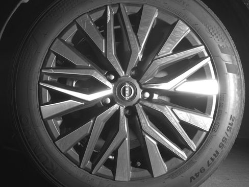 Used 2025 Nissan Altima 2.5 SV image 12