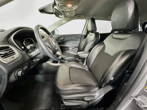 Used 2018 Jeep Compass Latitude FWD image 13