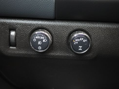 Used 2022 Chevrolet Colorado Z71 AWD/4WD image 32