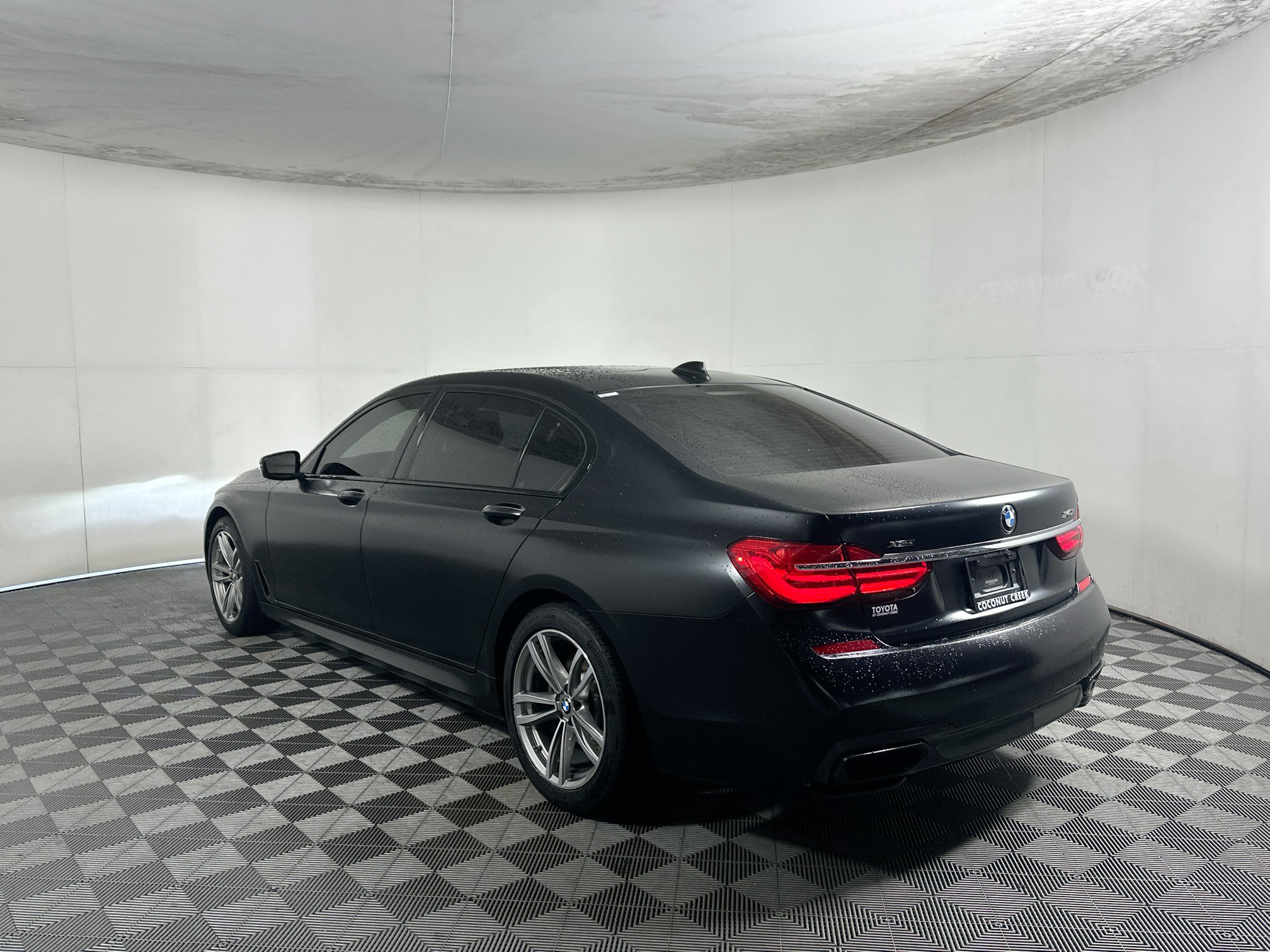 Used 2018 BMW 740i xDrive AWD/4WD image 5