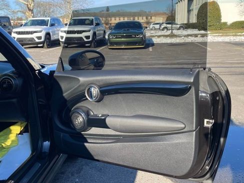 Used 2021 MINI Cooper S w/ Premium Package image 27