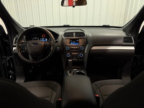 Used 2017 Ford Explorer XLT AWD/4WD image 26