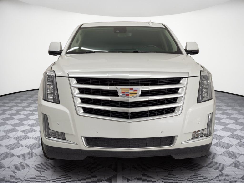 Used 2018 Cadillac Escalade Luxury AWD/4WD image 6