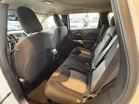 Used 2018 Jeep Cherokee Latitude image 22