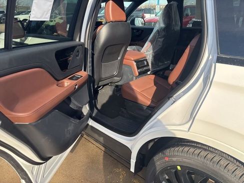 New 2026 Lincoln Aviator Reserve w/ Jet Appearance Package image 30