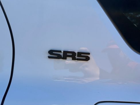 Used 2025 Toyota 4Runner SR5 AWD/4WD image 23