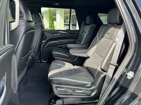 Used 2023 Cadillac Escalade Premium Luxury image 24