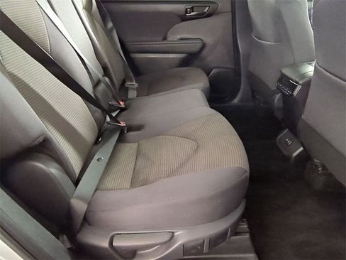 Used 2024 Toyota Highlander LE image 26