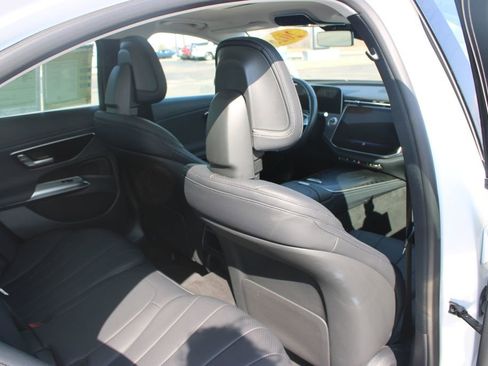 Used 2025 Mercedes-Benz E 350 Sedan image 32