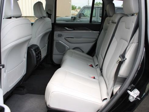 Used 2022 Jeep Grand Cherokee Overland AWD/4WD image 40