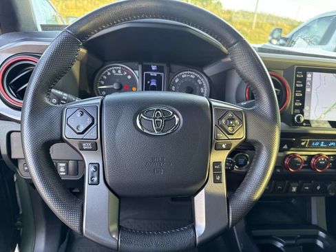 Used 2021 Toyota Tacoma TRD Off-Road w/ TRD Premium Off Road Package AWD/4WD image 18