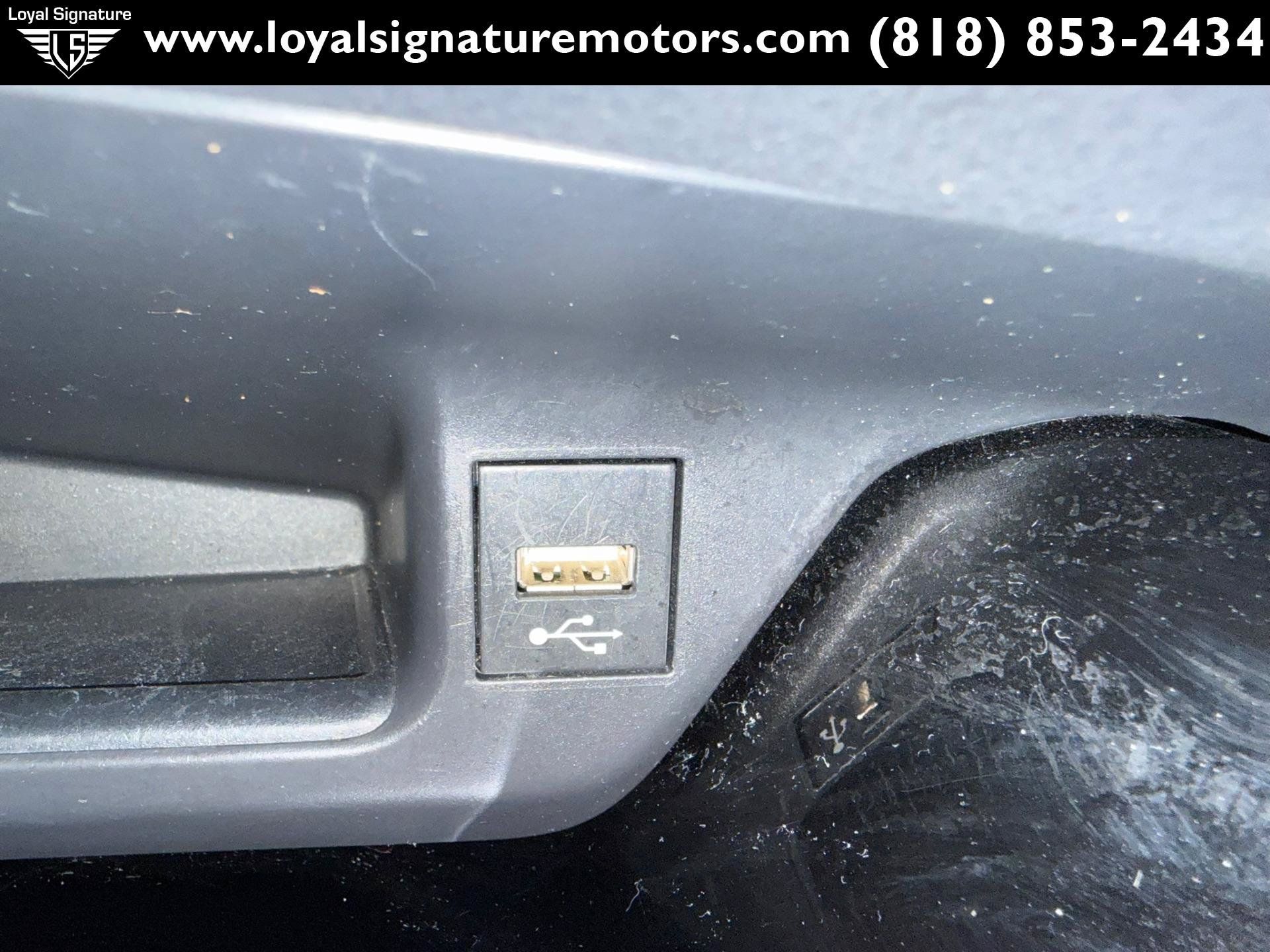 Used 2020 Toyota C-HR XLE FWD image 23