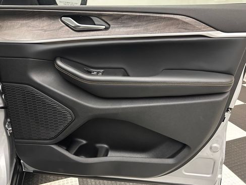 New 2026 Jeep Grand Cherokee Limited AWD/4WD image 16