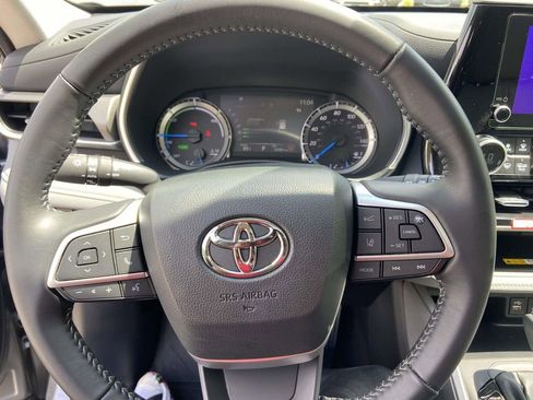 Used 2025 Toyota Highlander XLE AWD/4WD image 36