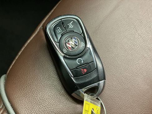 Used 2021 Buick Enclave Avenir w/ Avenir Technology Package image 28