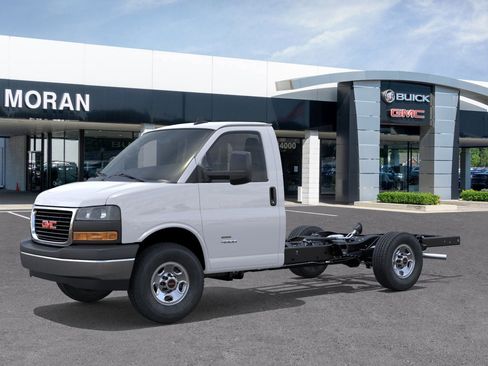 New 2025 GMC Savana 3500 w/ Power Convenience Package image 32