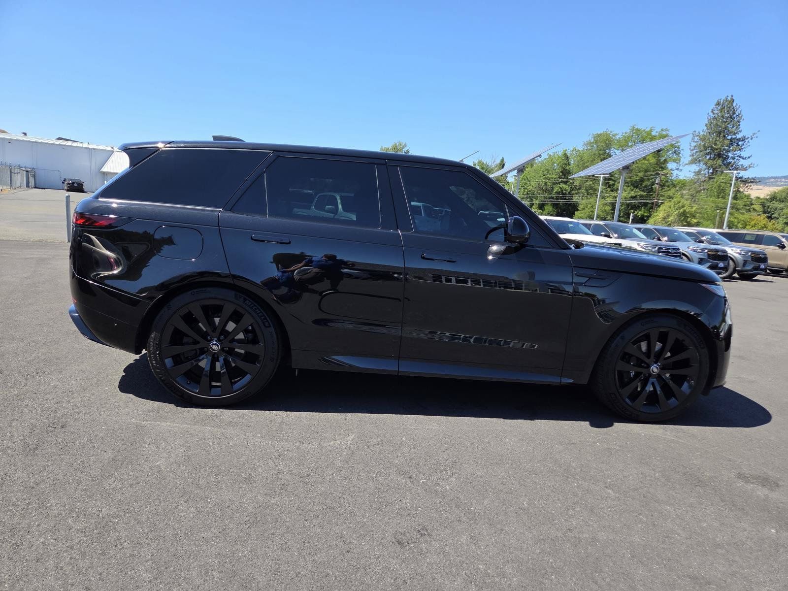 Used 2025 Land Rover Range Rover Sport Dynamic SE AWD/4WD image 4
