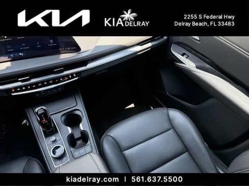 Used 2024 Cadillac XT4 Luxury w/ Cold Weather Package FWD image 15