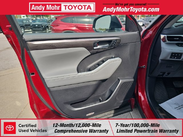 Certified 2026 Toyota Highlander Platinum AWD/4WD image 11