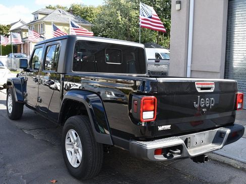 Used 2022 Jeep Gladiator Sport image 8